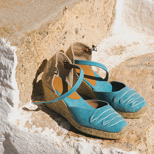 heeled shoes